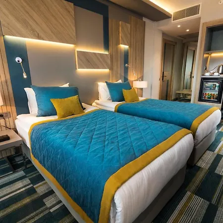 Izz Otel